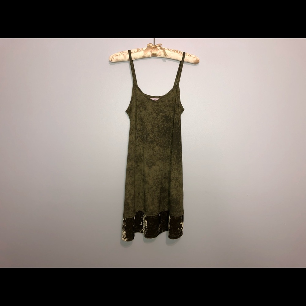 Brand New LOGO Layers Green Top Size XS US